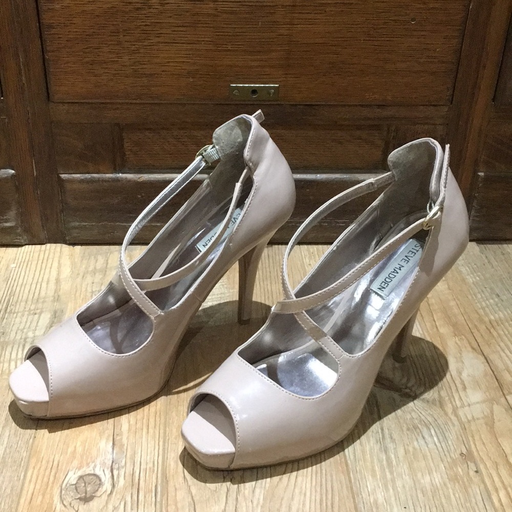 Nude Pumps